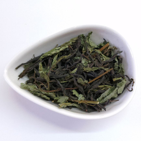 Mint & Black Tea – mint leaves with black tea in a teardrop bowl